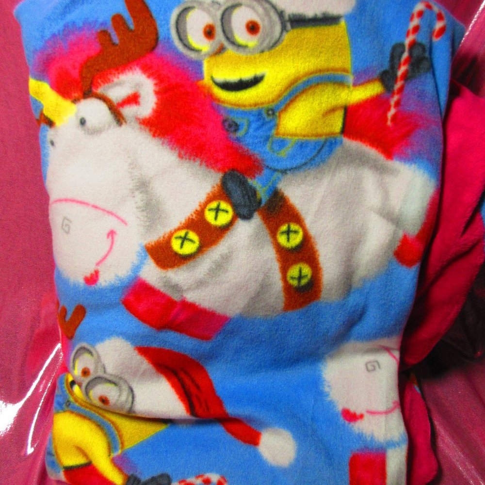 Despicable Me Minions Riding Fluffy The Unicorn Christmas 58 x 58" Fleece Blanke